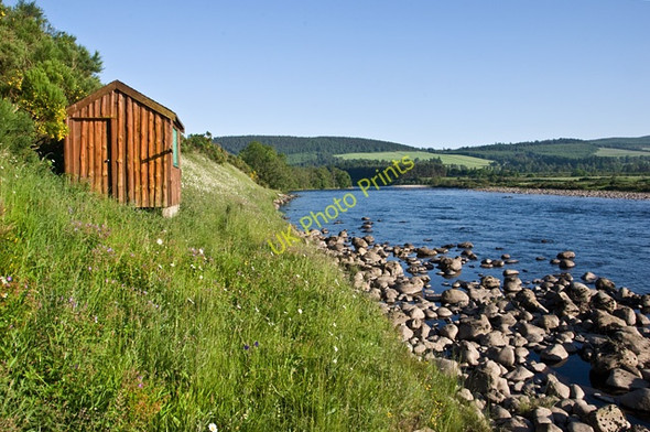Photo 6"x4" Fishing hut on the bank of the River Dee Dinnet c2009