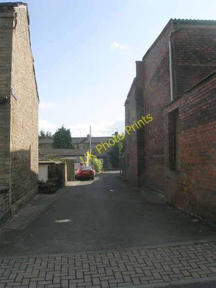 Photo 6"x4" Back Gooder Lane - Victoria Place Brighouse\/SE1423 c2009