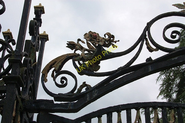 Photo 6"x4" Ornate metalwork, Beauchamp Community gates Great Malvern c2009