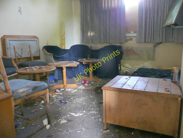 Photo 6"x4" The continuing decline of Saxon Cross Hotel 6 Sandbach c2009