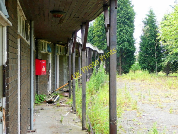 Photo 6"x4" The continuing decline of Saxon Cross Hotel 9 Sandbach c2009
