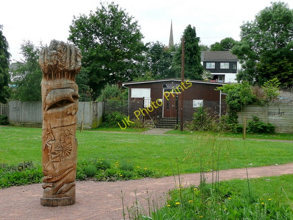 Photo 6"x4" Totem Pole and Scout Hut, Ross-on-Wye Ross-on-Wye c2009