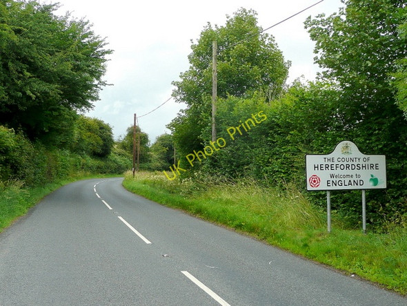 Photo 6"x4" Welcome to England and Herefordshire? Welsh Newton c2009