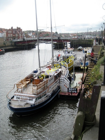 Photo 6"x4" Whitby boat trips Whitby\/NZ8910 c2009
