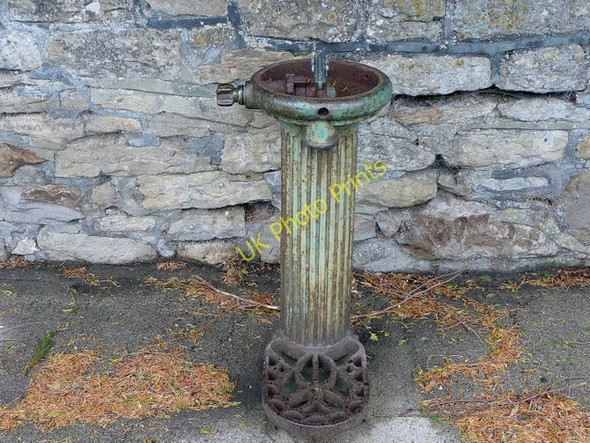 Photo 6"x4" Old village pump, Liddington Liddington c2009