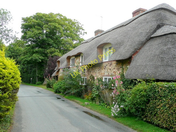 Photo 6"x4" A fine thatched cottage Woldhurst c2009