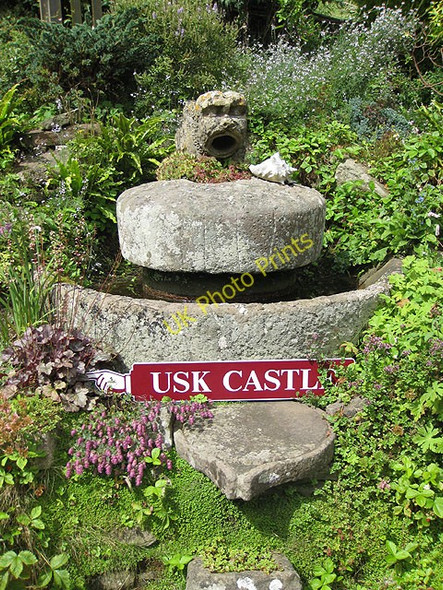 Photo 6"x4" Water feature, Usk Castle Usk\/Brynbuga c2009