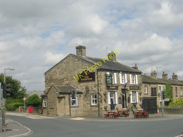 Photo 6"x4" The Fountain - Huddersfield Road Liversedge c2009