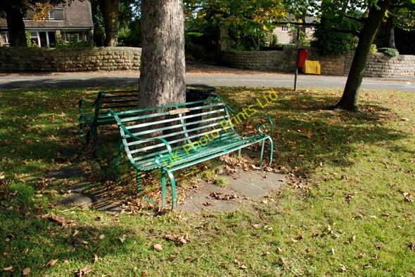 Photo 6"x4" Seat on The Green at Baslow Baslow c2007