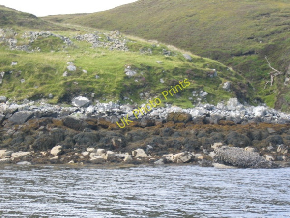 Photo 6"x4" Ruins at Creag an Fhithich Loch na h-Airigh\/NB0617 c2009