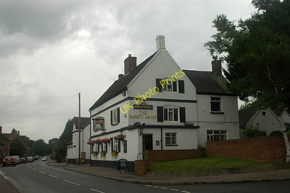 Photo 6"x4" The Bagot Arms Abbots Bromley c2009