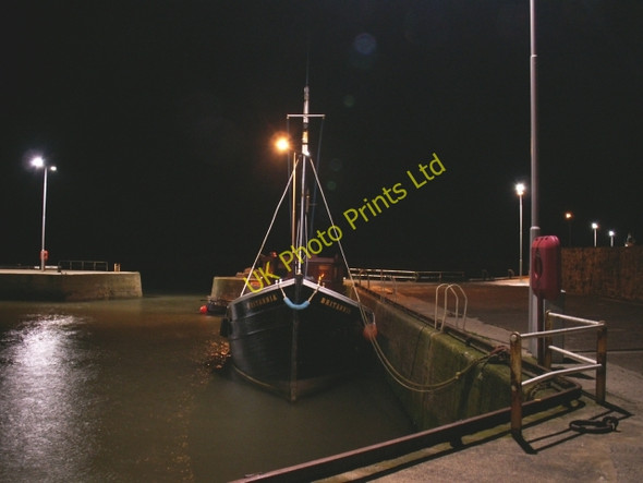 Photo 6"x4" Anstruther. Entrance to the Western harbour Anstruther Wester c2005