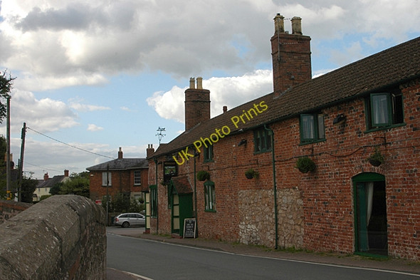 Photo 6"x4" The village pub Ashfield\/SJ3125 c2009