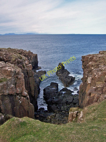 Photo 6"x4" Rocks at Waternish Point An C\u00e0mastac c2010