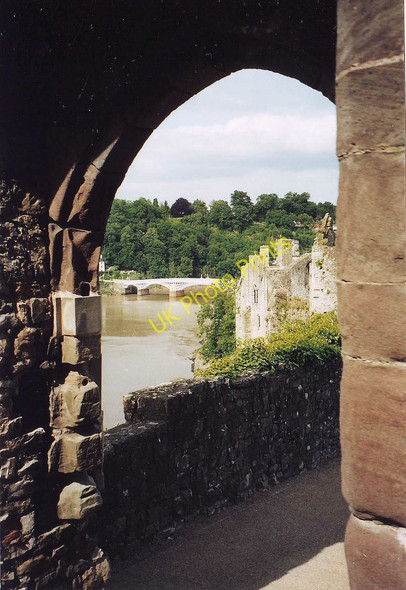 Photo 6"x4" Chepstow Castle beside the Wye Chepstow\/Cas-Gwent c2003