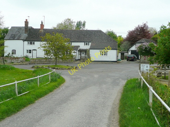 Photo 6"x4" Farm cottages, Berwick Bassett Berwick Bassett c2010