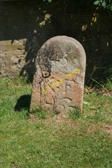 Photo 6"x4" Boundary Stone, Hollybank Lane Clint\/SE2559 c2010