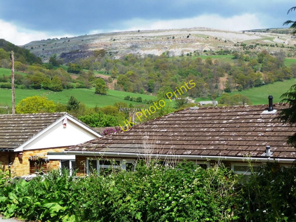 Photo 6"x4" Bungalows in Tyn y Celyn Drive Llangollen c2010