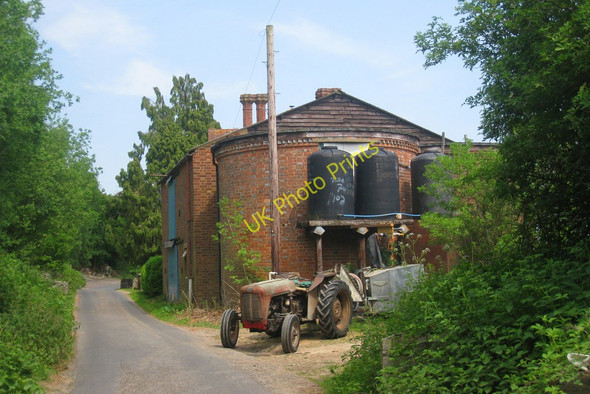 Photo 6"x4" Unconverted Oast House at Amhurst Hills Farm, Amhurst Bank Road, Pembury, Kent Capel\/TQ6344 c2010