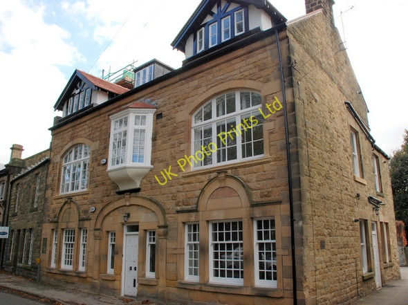 Photo 6"x4" The former Bulls Head Inn Eyam c2007