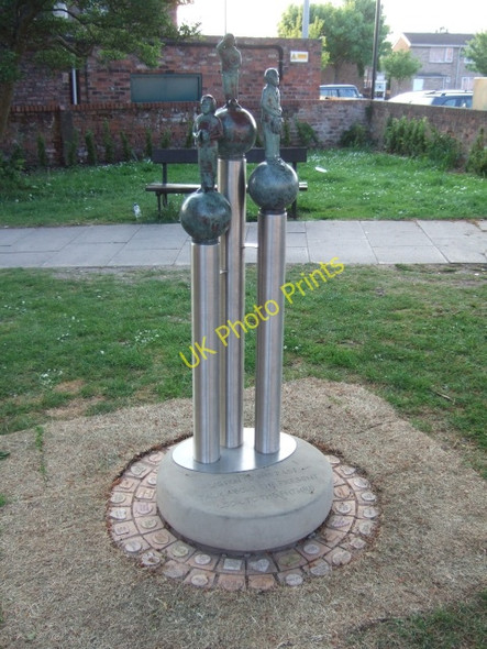Photo 6"x4" Sculpture by Scarcroft Road, York York\/SE5951 c2010