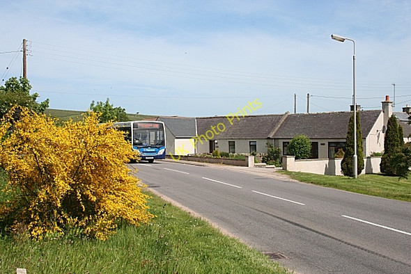 Photo 6"x4" A Bus at College of Roseisle College of Roseisle c2010