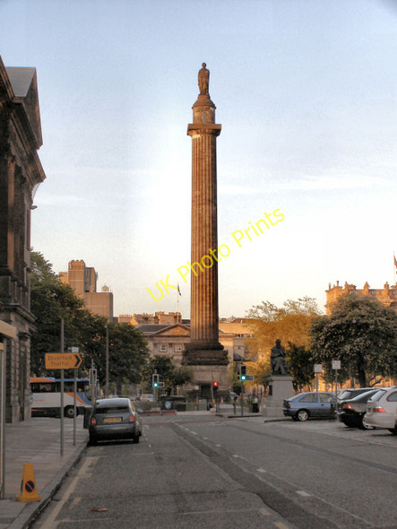 Photo 6"x4" George Street and Melville Monument Edinburgh c2010