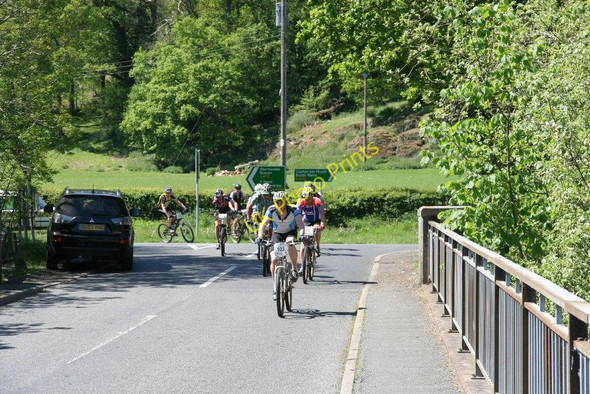 Photo 6"x4" On to the bridge Crickadarn c2010