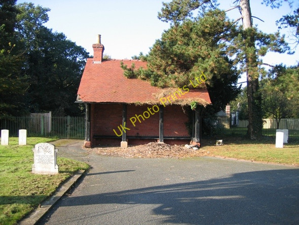 Photo 6"x4" New Overleigh Cemetery - Shelter 2 Chester c2007