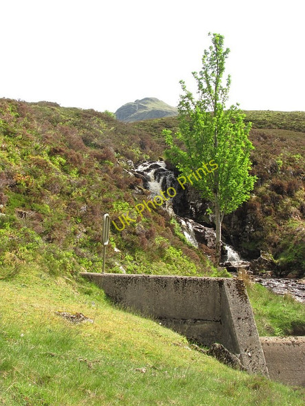 Photo 6"x4" Burn, Glen Lochay Creag nan Sailean c2010