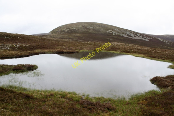 Photo 6"x4" A small lochan SW of Geal-charn Beag Carn nan S\u00f9ilean Dubha c2010