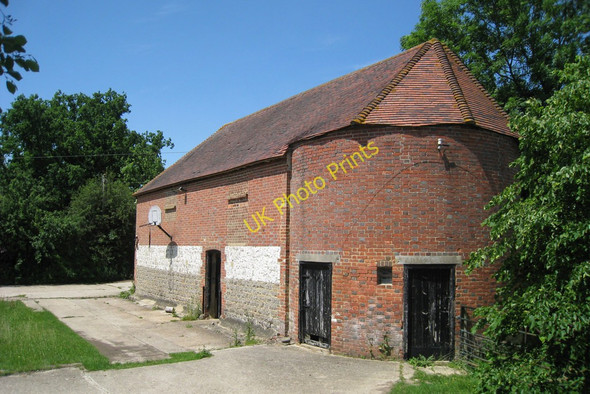 Photo 6"x4" Oast House at Upper Little Boy Court Farm, Boy Court Lane, Headcorn, Kent Tong\/TQ8346 c2010