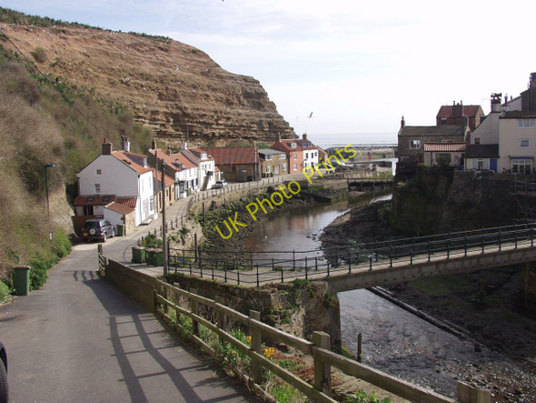 Photo 6"x4" Walking up Cowbar lane Staithes c2010