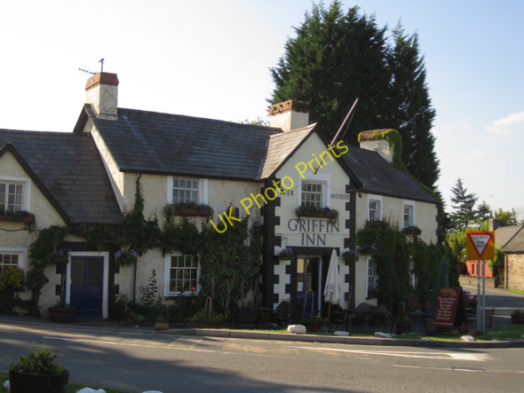 Photo 6"x4" Llyswen: the Griffin Inn Llyswen\/SO1337 c2010