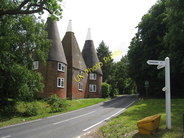 Photo 6"x4" Sponden Oast, Sponden Lane, Sandhurst, Kent Field Green c2010