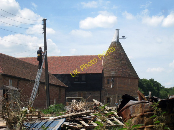 Photo 6"x4" Oast House at Elm Hill Farm, High Street, Hawkhurst, Kent Seacox Heath c2010