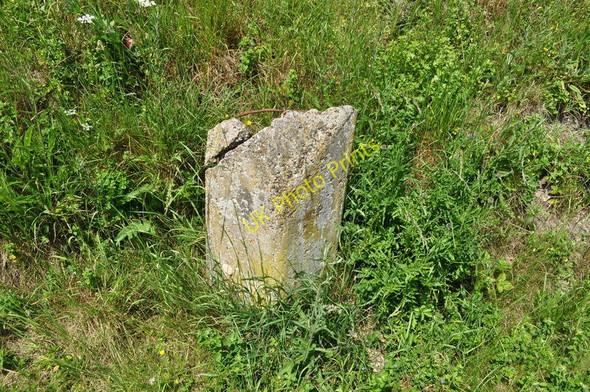Photo 6"x4" Old Mile Marker Houghton St Giles c2010