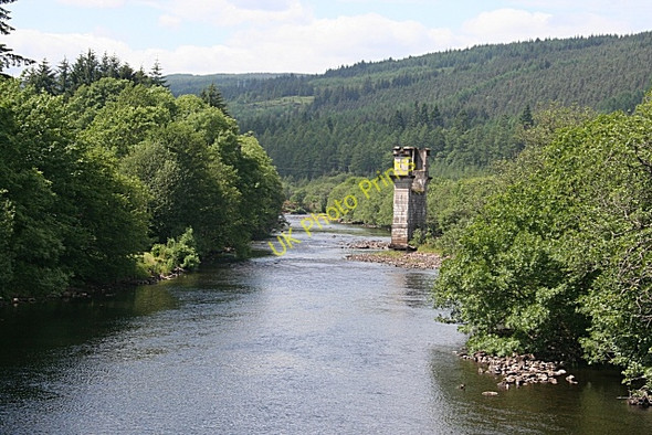 Photo 6"x4" River Oich Fort Augustus c2010