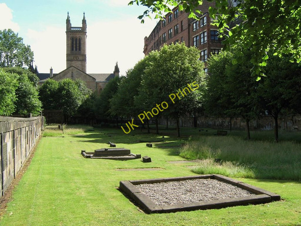 Photo 6"x4" Ramshorn Church and Churchyard Glasgow c2010