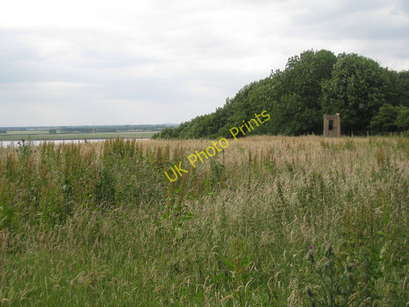 Photo 6"x4" Shelter with a view (2) Alkborough c2010