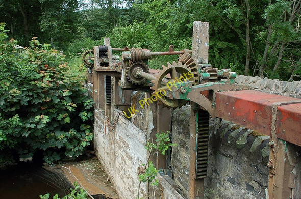 Photo 6"x4" Sluice gate mechanism Philiphaugh c2010