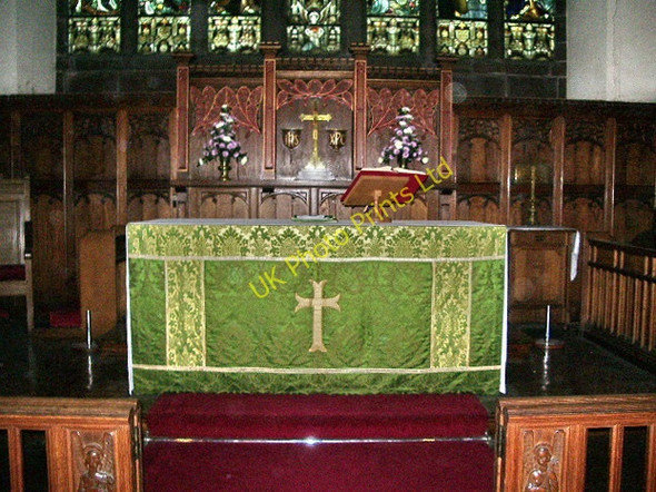 Photo 6"x4" St Thomas Church, Ashton-in-Makerfield, Altar Ashton-in-Makerfield c2007