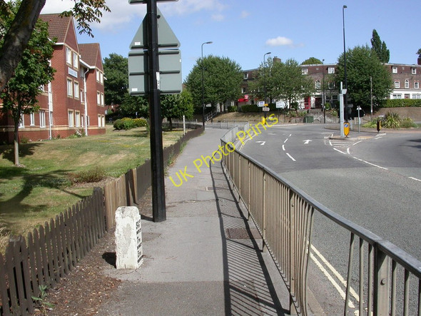Photo 6"x4" Swaythling, milestone Hampton Park\/SU4315 c2010