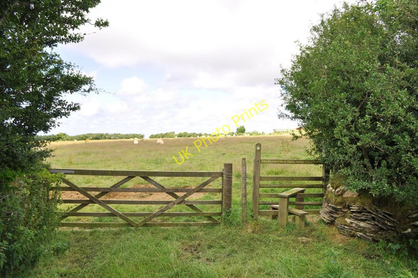 Photo 6"x4" The footpath leaving Little Shelfin Farm to cross a field alongside the Mullacott Holiday Park Trimstone c2010