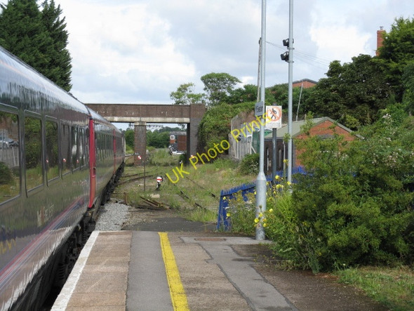 Photo 6"x4" Evesham station - looking west Evesham c2010