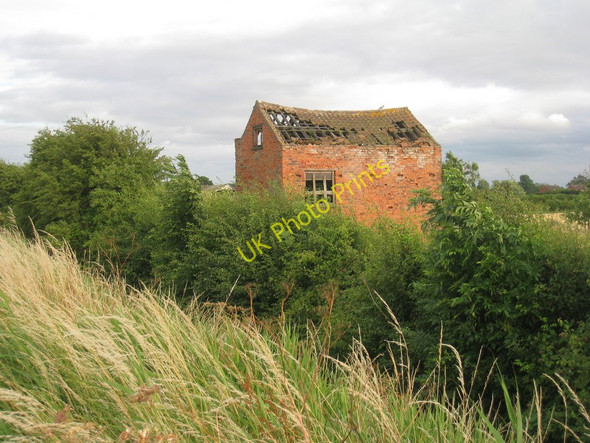 Photo 6"x4" Decaying building Winteringham c2010