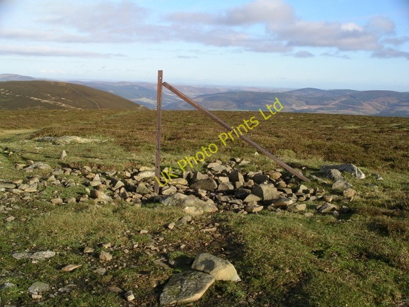 Photo 6"x4" Fence post, summit of Stake Law Stake Law\/NT2632 c2005