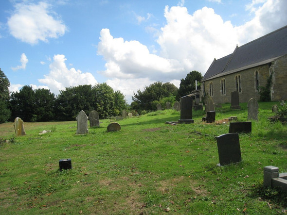 Photo 6"x4" Luddington churchyard Luddington\/SE8216 c2010