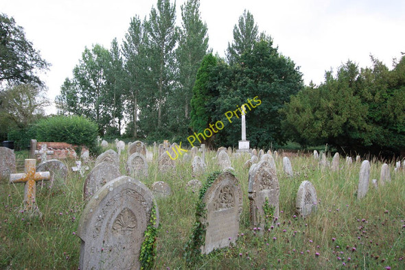 Photo 6"x4" St Michael, Geldeston, Norfolk - Churchyard Geldeston c2010