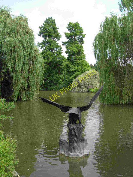 Photo 6"x4" Bird sculpture, Queen Mary's Gardens Marylebone\/TQ2881 c2010